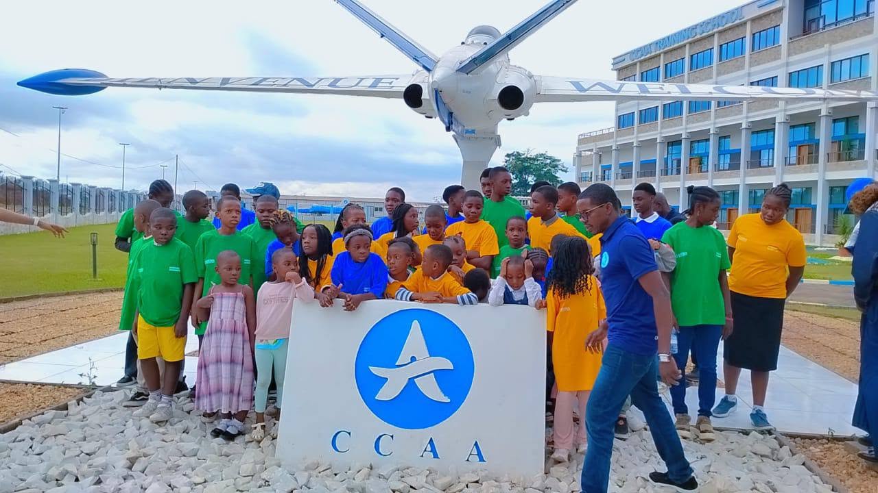 You are currently viewing Visite éducative à l&rsquo;Autorité Aéronautique du Cameroun de la CEIDES Women and Kids House